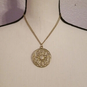 Kristin Davis Circular Pendant Necklace Jewelry